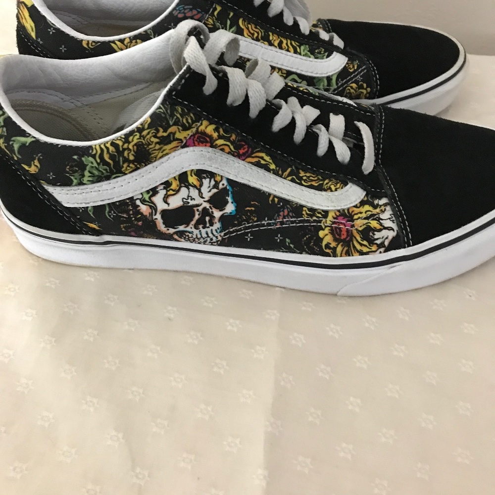 Vans Old Skool Skate Unisex Shoe - Beauty Skull size 9 men / 10.5 woman
